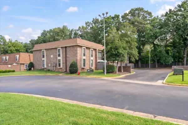 6633 S POPLAR WOODS CIR #4, Germantown, TN 38138