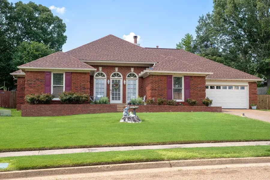 2241 OAK HOLLOW LN, Cordova, TN 38016 - #2