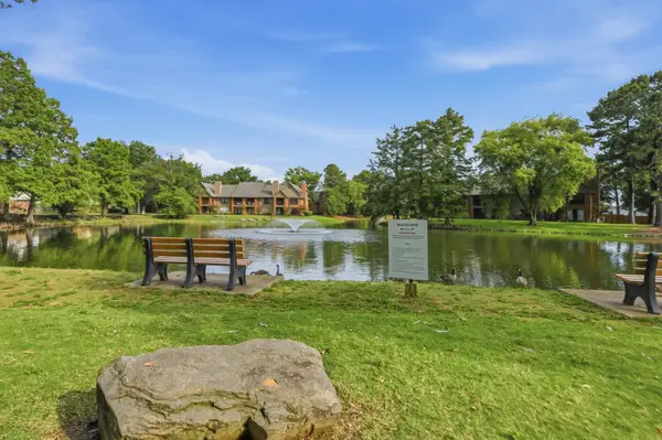 2957 S PONDSIDE DR, Memphis, TN 38119