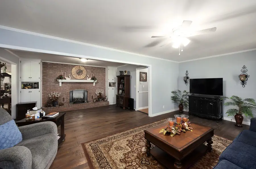 1042 TERRACE ST, Bolivar, TN 38008-2418 - #3