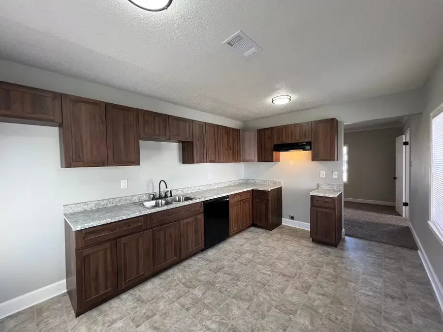 1756 S LAUDERDALE ST, Memphis, TN 38106 - #3