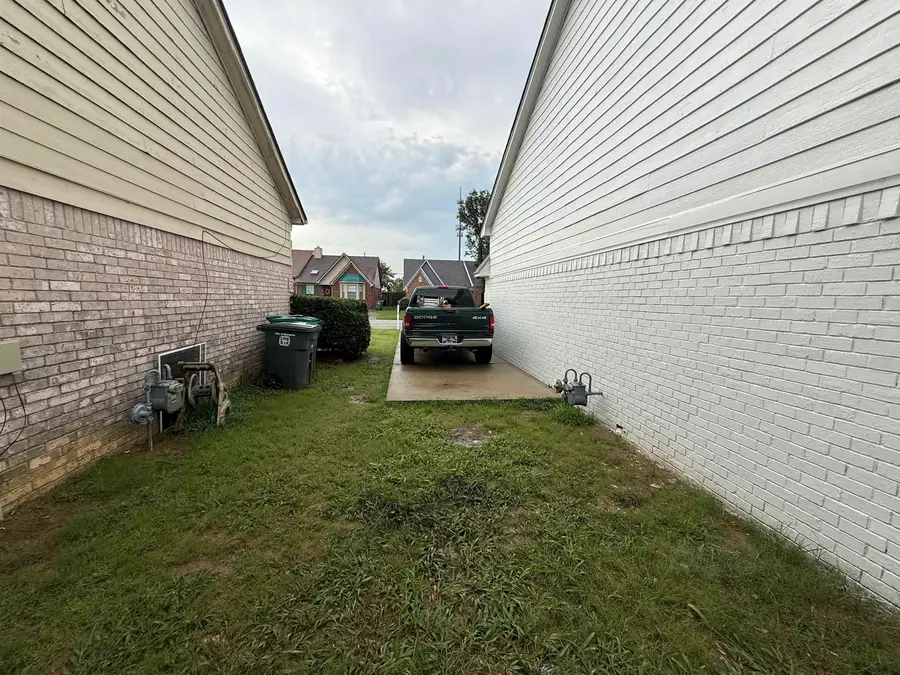 6913 SNYDER DR, Memphis, TN 38141 - #2