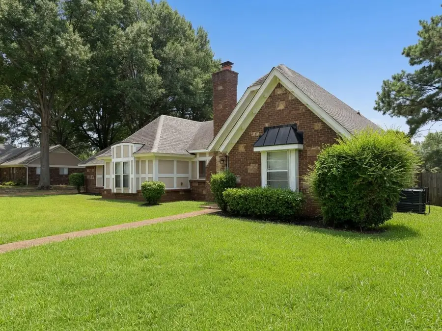 8141 MISTY MEADOWS LN, Memphis, TN 38125 - #2
