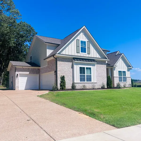 7044 WALKER FARMS DR, Bartlett, TN 38002