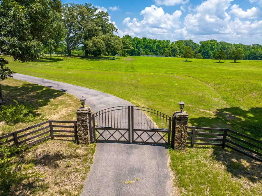 430 TANASI DR, Rossville, TN 38066 - #2