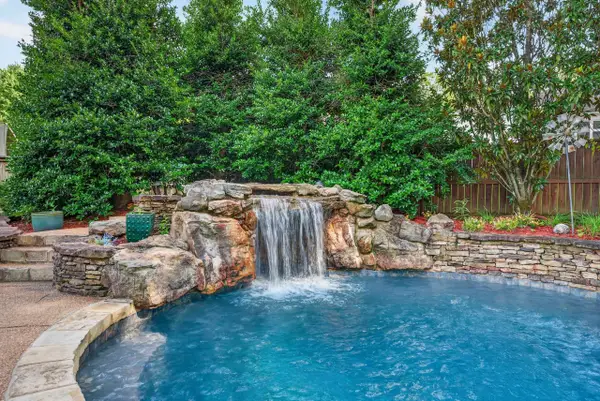 345 W POPLAR AVE, Collierville, TN 38017