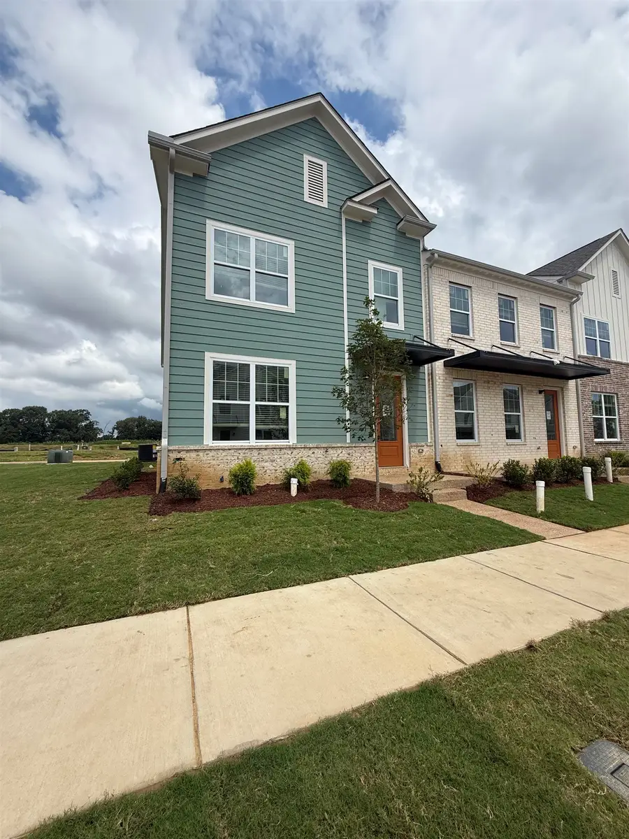 3045 PORTAGE DR, Bartlett, TN 38135 - #2