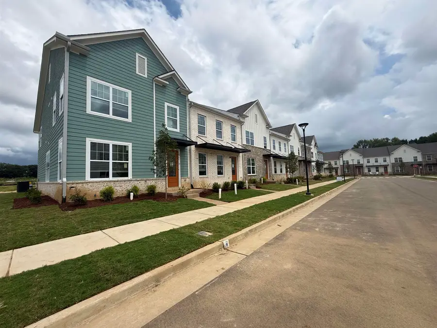3045 PORTAGE DR, Bartlett, TN 38135 - #3