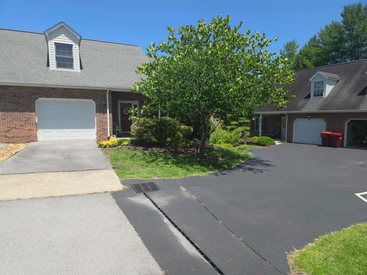 41 CHEROKEE RIDGE CT, Johnson City, TN 37604 - #1