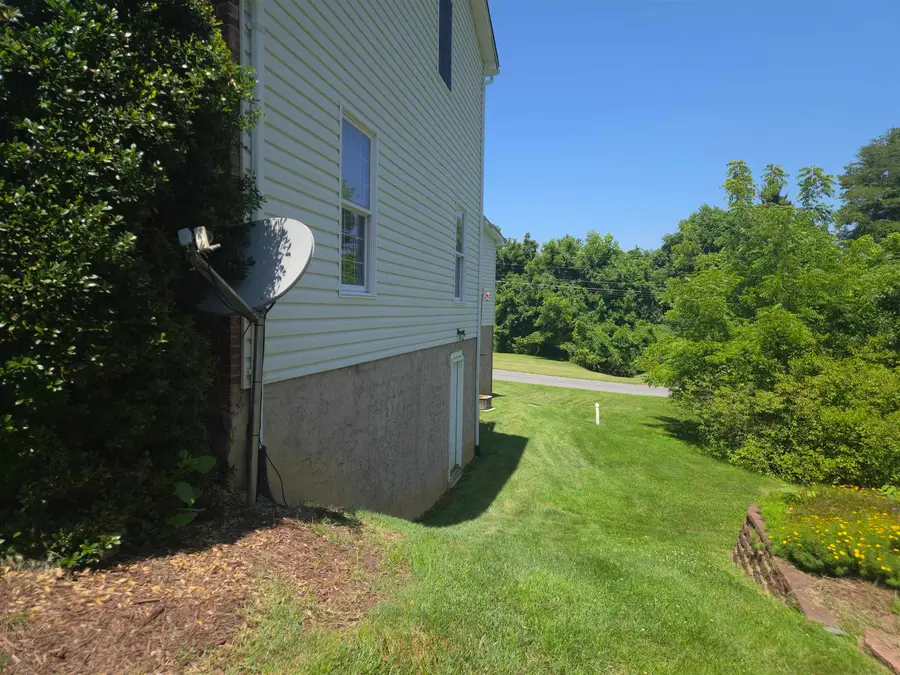 41 CHEROKEE RIDGE CT, Johnson City, TN 37604 - #2