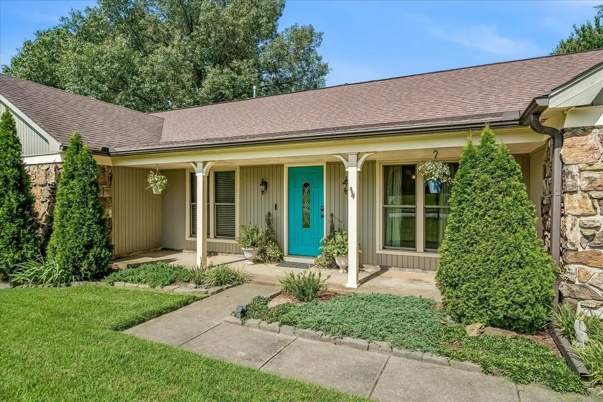 2605 SURREY WOOD DR, Bartlett, TN 38134 - #1