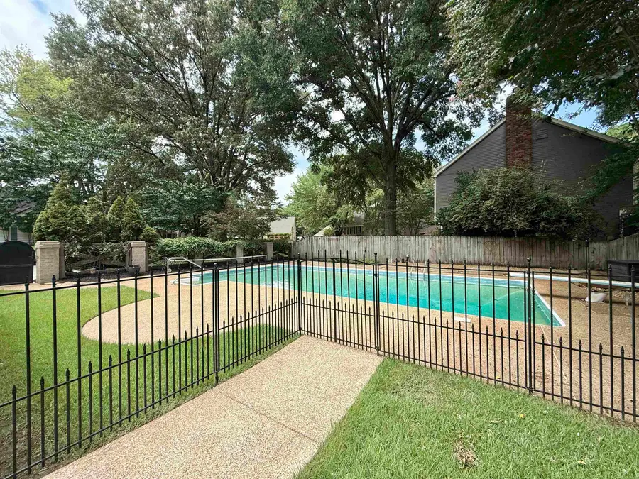 8152 PINE CRK W, Germantown, TN 38138 - #2