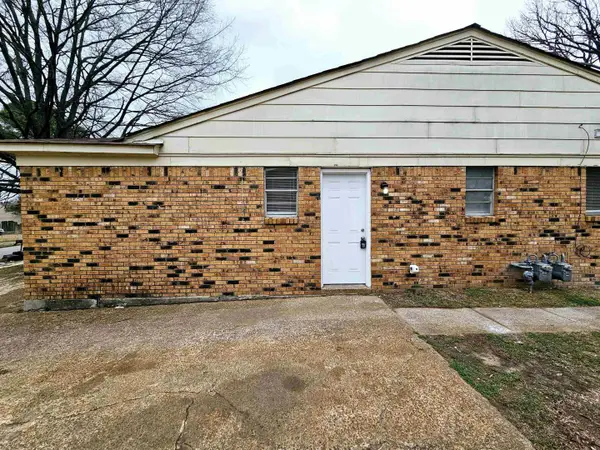 3698-3700 FIRETHORNE DR, Memphis, TN 38115