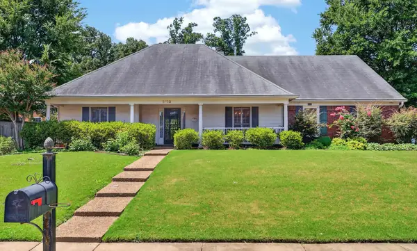 6183 DAYBREAK DR, Bartlett, TN 38135