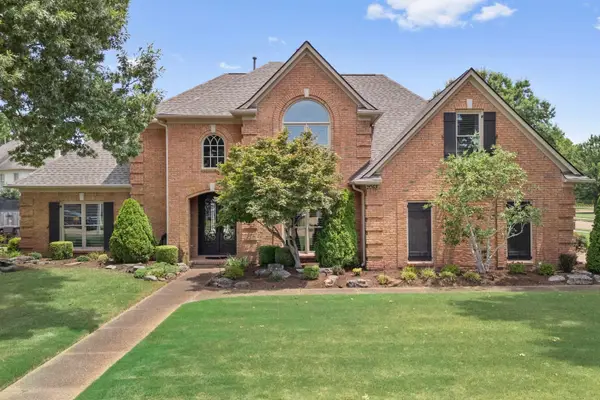 2068 DOGWOOD GARDEN DR, Germantown, TN 38139