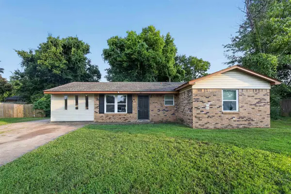 215 LEANING TREES LN, Memphis, TN 38109