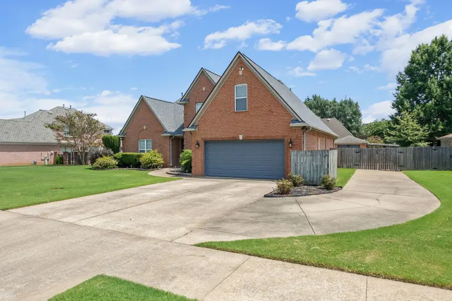 7042 W HONEYSUCKLE LN, Millington, TN 38053 - #2