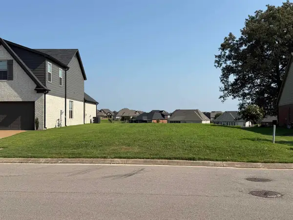 205 ST ANDREWS DR, Oakland, TN 38060