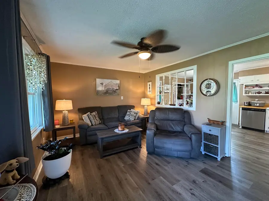 155 MEADOWLANE DR, Savannah, TN 38372 - #3