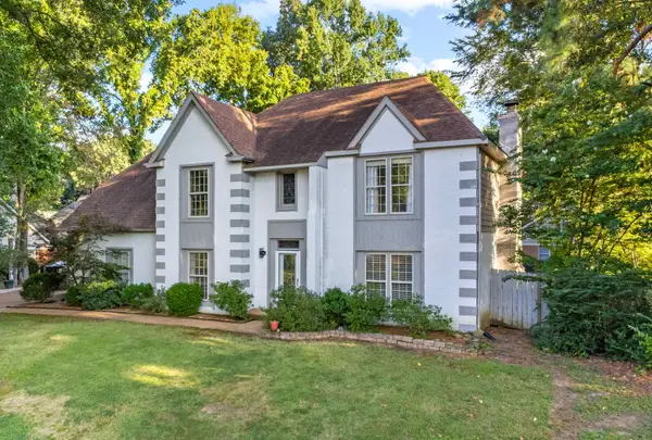 2818 MORNING WOODS DR, Memphis, TN 38016