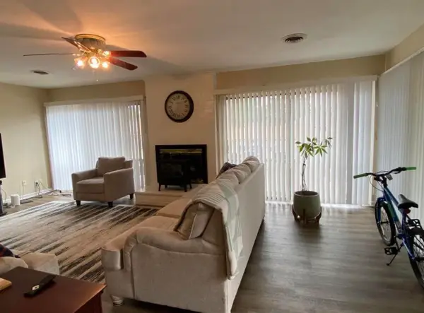 6586 S POPLAR WOODS CIR S #2, Germantown, TN 38138