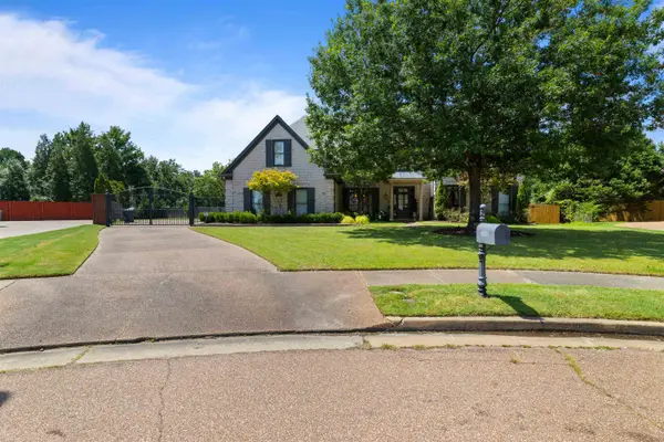 8935 W GROVELAWN CV W, Germantown, TN 38139