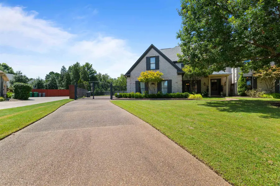 8935 W GROVELAWN CV W, Germantown, TN 38139 - #2