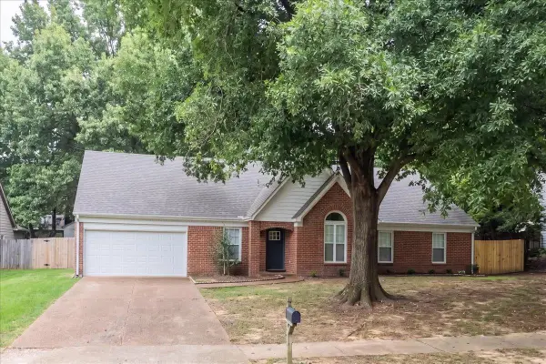 978 HUNTERS POINT DR, Memphis, TN 38018