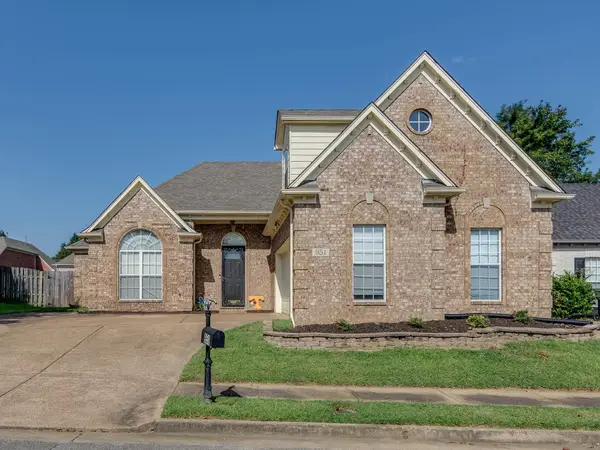 951 W NESTING WOOD CIR, Memphis, TN 38018