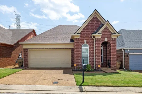 9123 S BERRY GARDEN CIR, Memphis, TN 38016