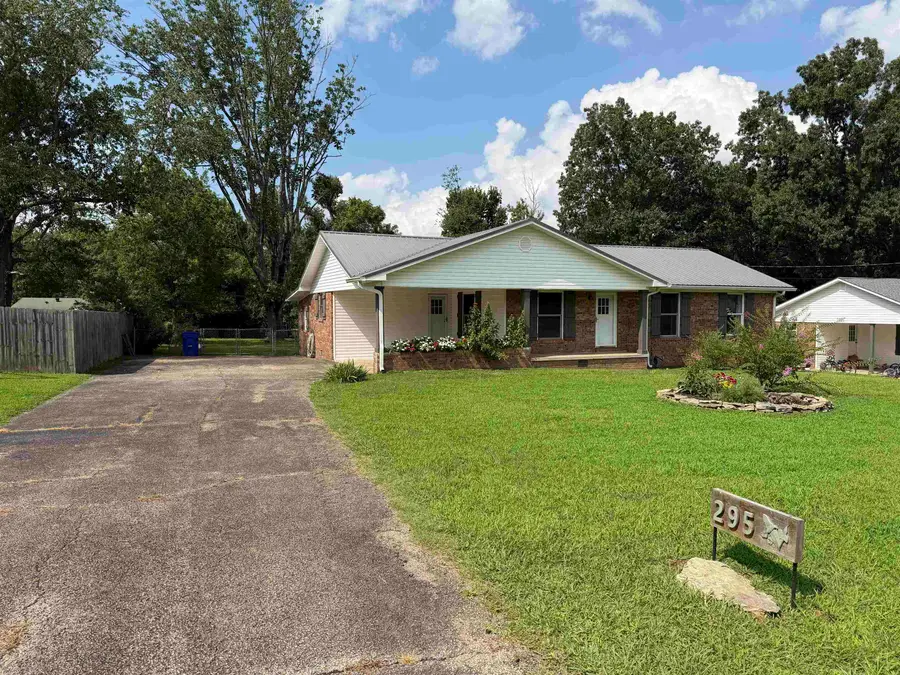 295 CENTRAL AVE, Savannah, TN 38372 - #2