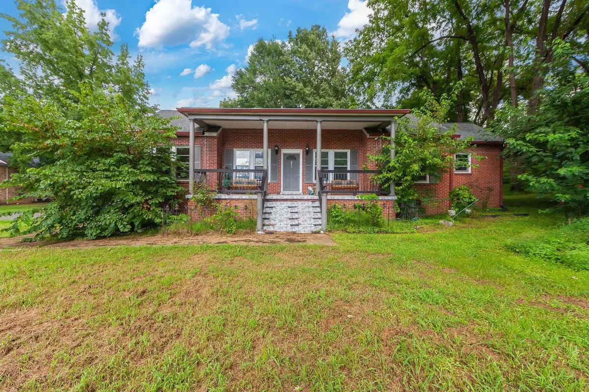 1305 HOLLYWOOD DR, Jackson, TN 38301 - #1
