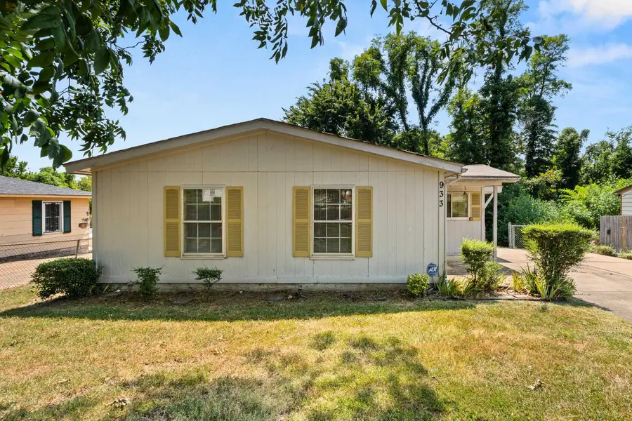 933 WESTERN PARK DR, Memphis, TN 38109 - #2