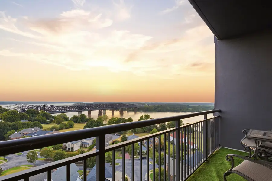 717 RIVERSIDE DR #1302, Memphis, TN 38103 - #2