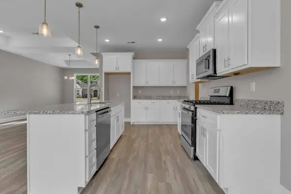 572 ROSALIE WOODS DR, Cordova, TN 38018