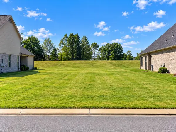 60 DORAL LOOP, Oakland, TN 38060