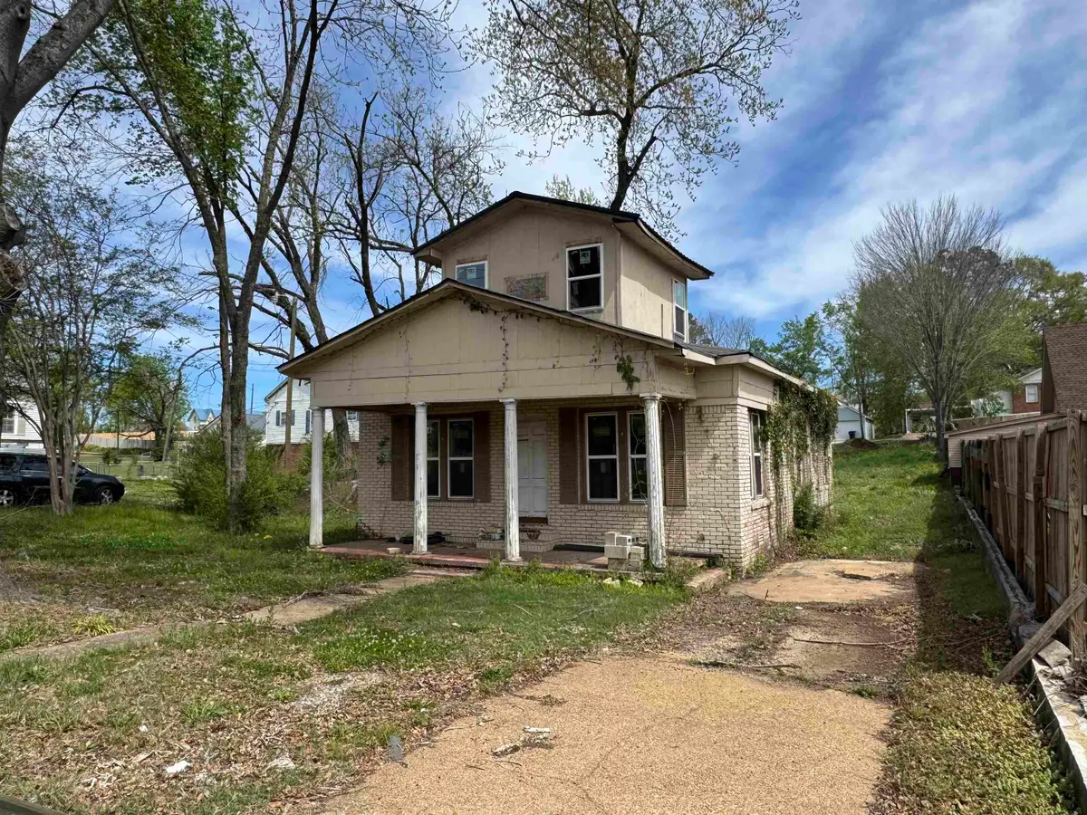 311 W COURT AVE, Selmer, TN 38375-2013 - #1