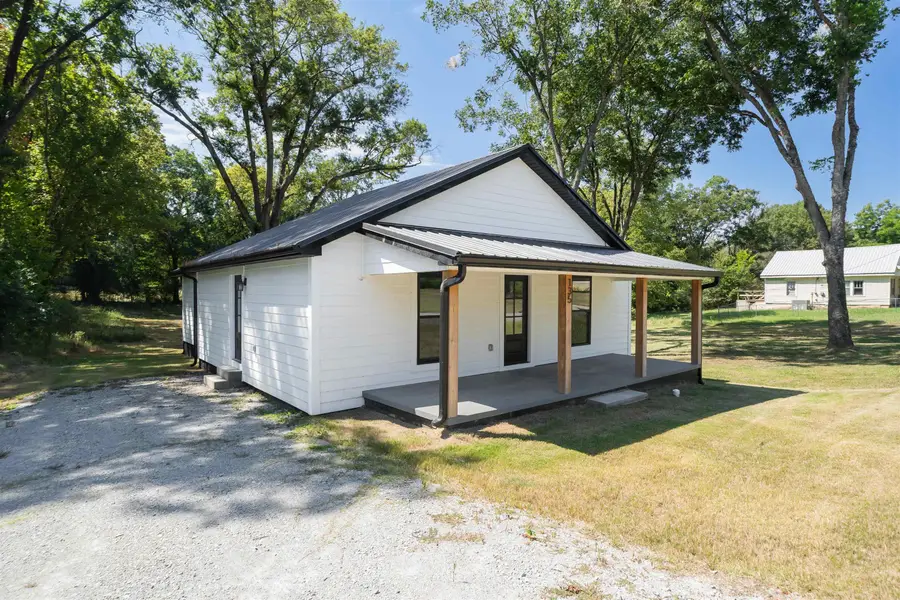 135 W THIRD ST, Henderson, TN 38340-1805 - #2