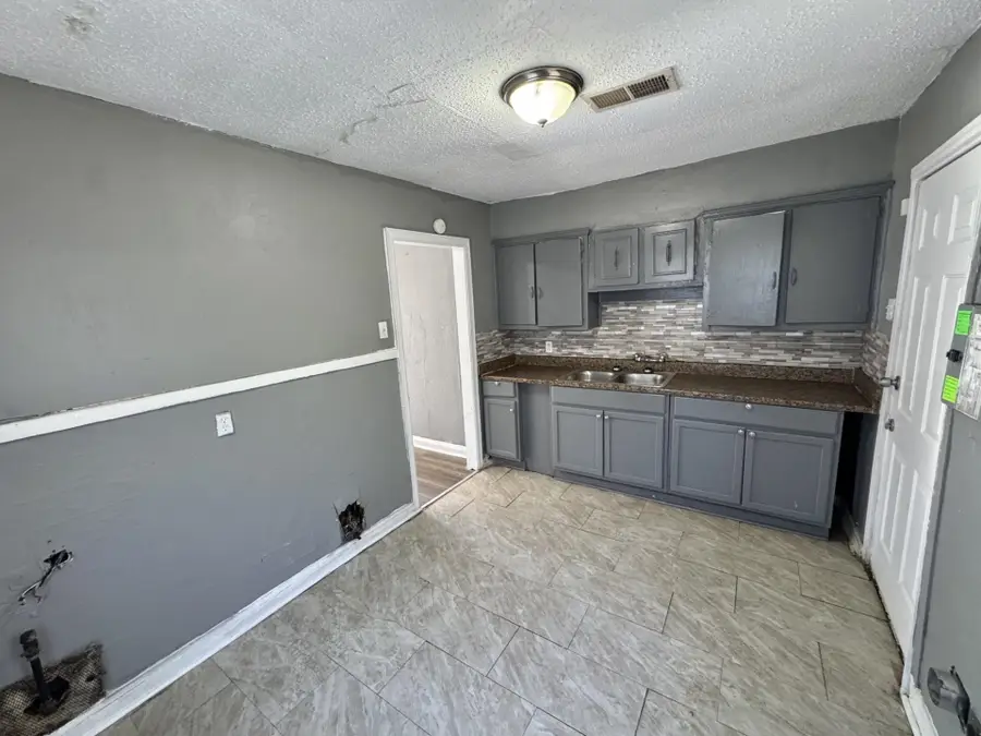 1899 WYNTON ST, Memphis, TN 38106 - #2