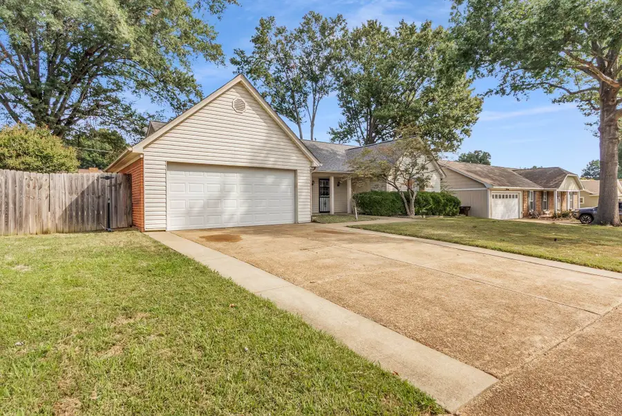 6388 BRIERGATE DR, Bartlett, TN 38134 - #2