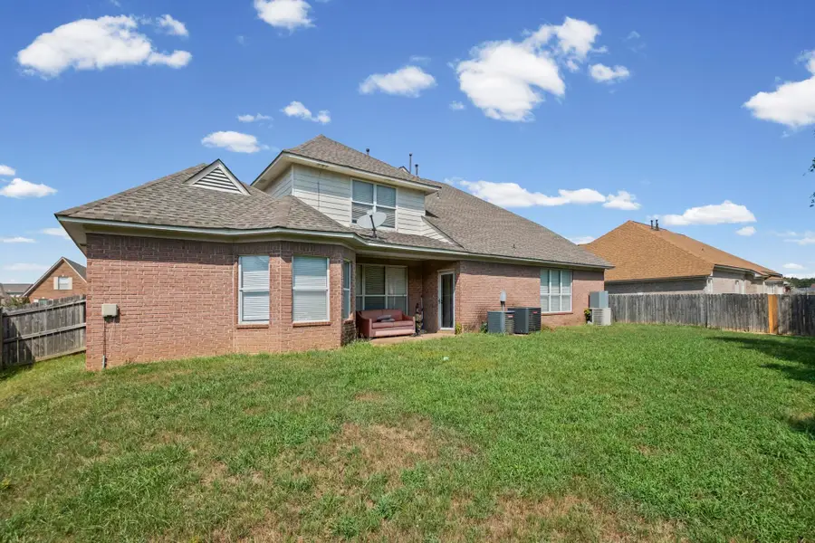 71 W GRAND HEIGHTS AVE, Memphis, TN 38109 - #2