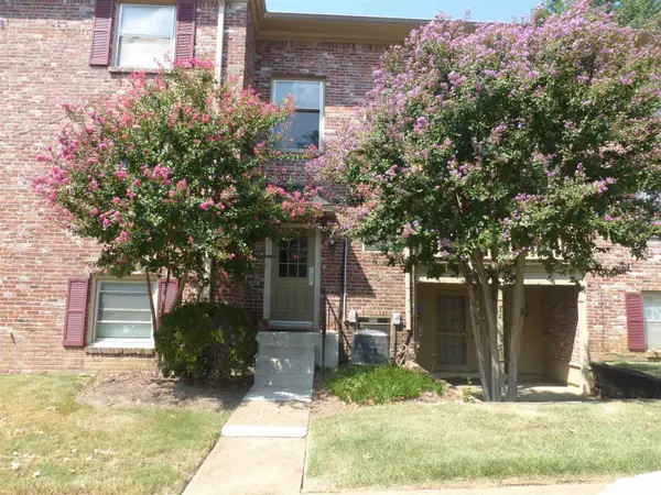 1207 CHAMBERLAIN DR #102, Memphis, TN 38119