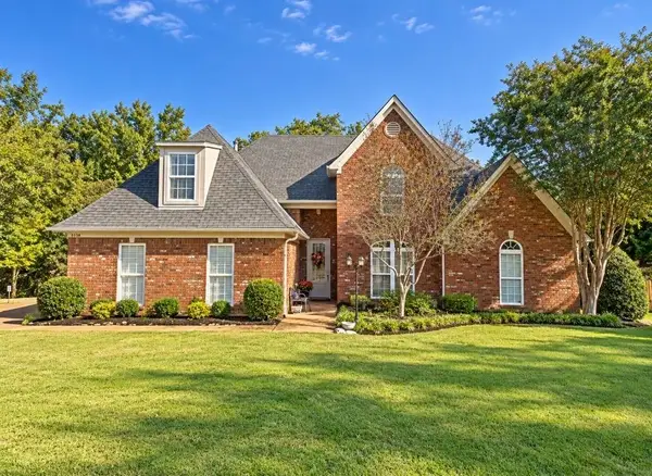 8858 CARRIAGE CREEK RD, Bartlett, TN 38002