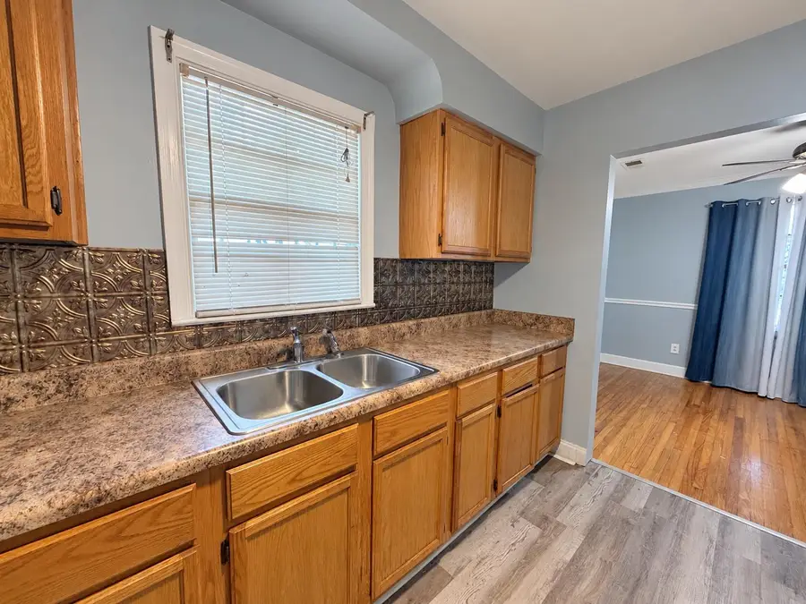 1047 W SHANKMAN CIR, Memphis, TN 38108 - #3