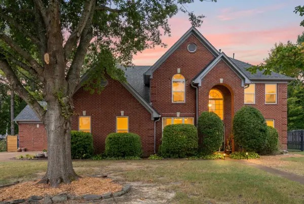 8087 CAMBURY CV W, Germantown, TN 38138