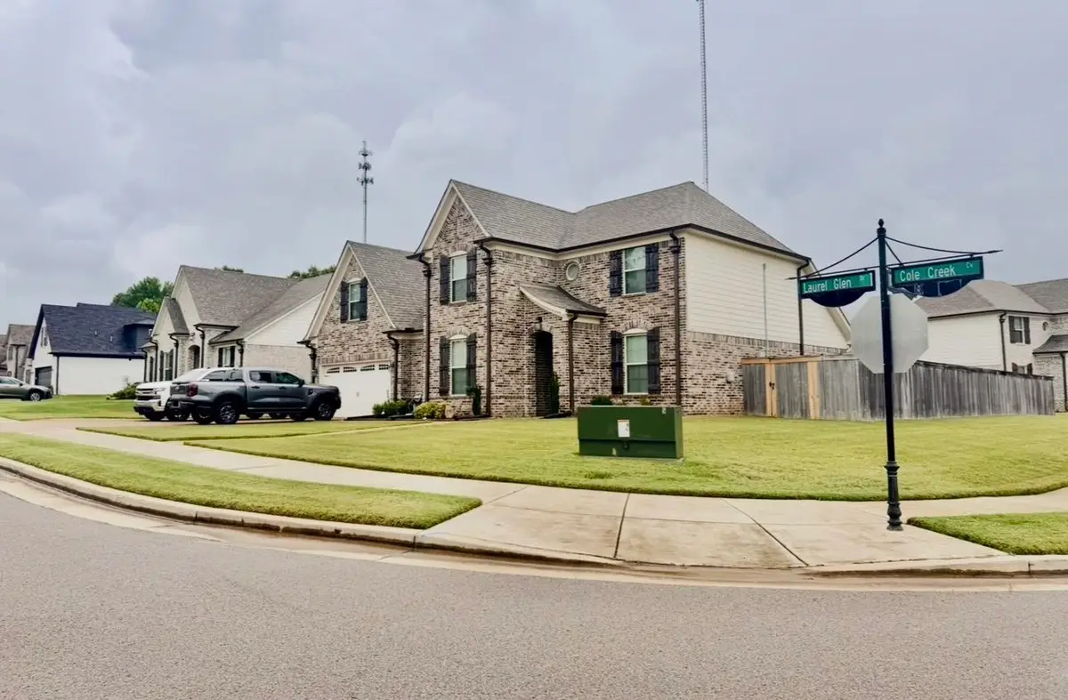 195 N LAUREL GLEN DR N, Oakland, TN 38060 - #1