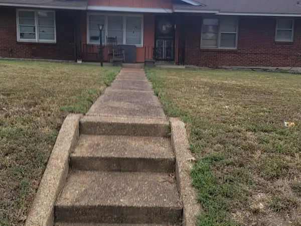 1586 E RAINES RD, Memphis, TN 38116