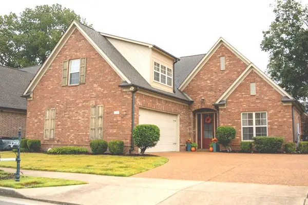 1296 RAINDROP DR, Collierville, TN 38017