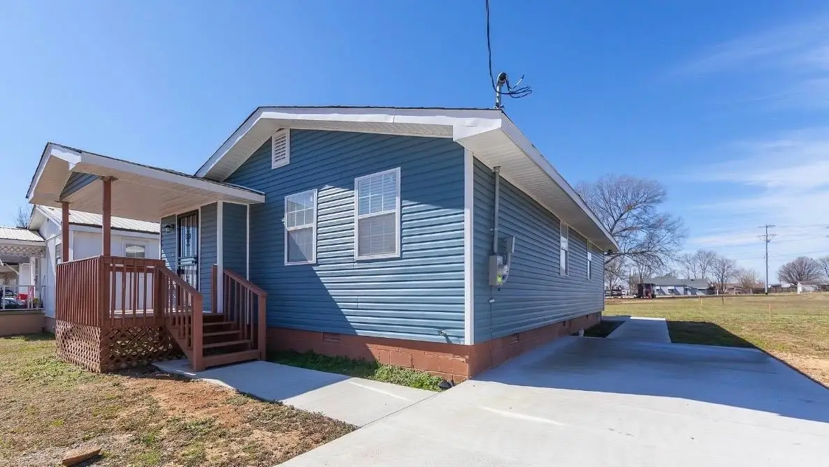 115 CARSON ST, Jackson, TN 38301-7050 - #1