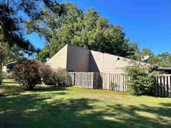 1679 S RAVENHILL DR #18, Germantown, TN 38138